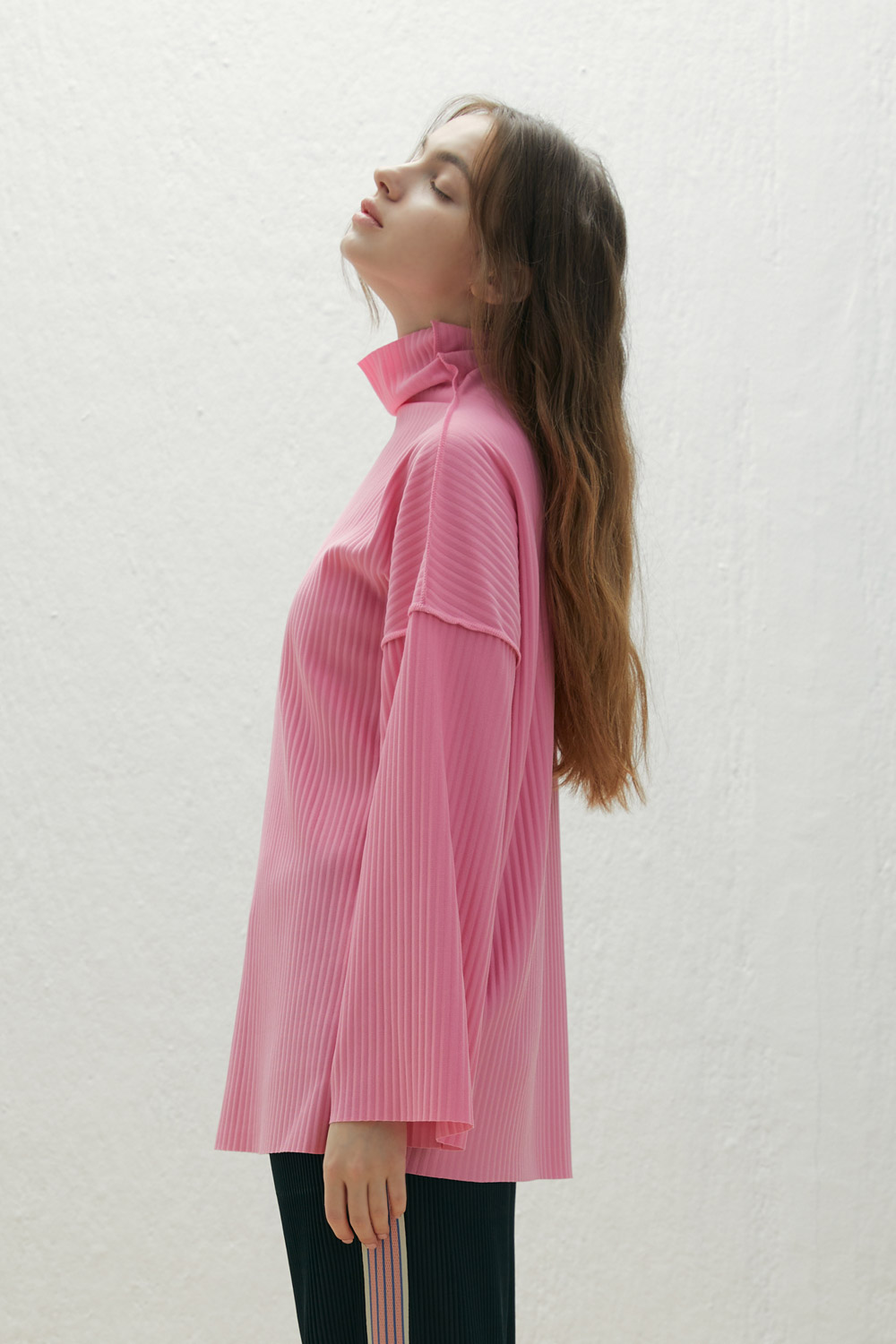 퍼넬 네크라인 오버핏 티셔츠 - 핑크